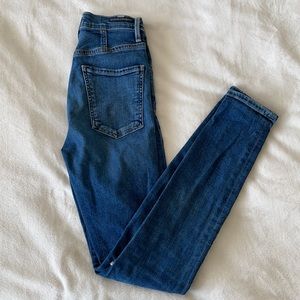 Uber high rise skinny jeans (size 23)